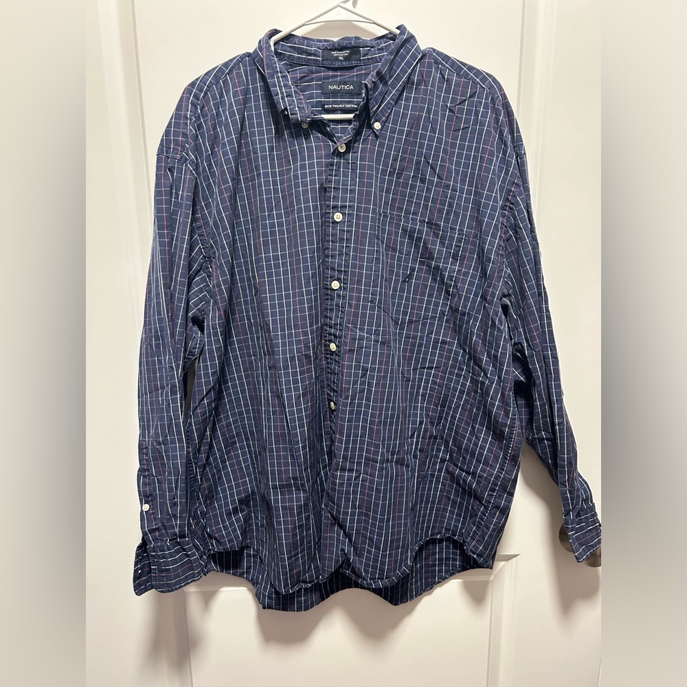 Slightly Worn Men’s Size XL Nautica Button Down